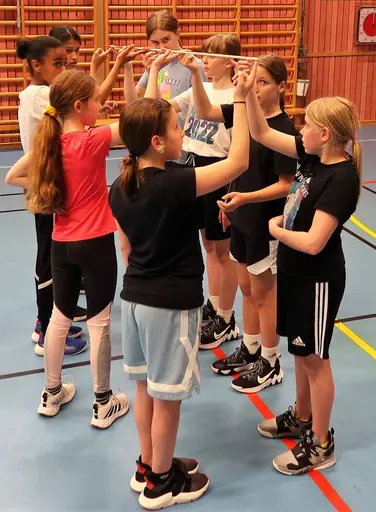 Vända matta, knuten, "rockringen", hoppet och pinnen!