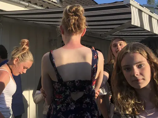 19/5-2018: Fantastiska 04orna överraskade Amelie o Elin med en supermysig picknick hos T där ALLA var med. Plus att de fick lite presenter också. Otroligt mysig kväll!
