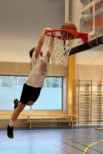 Sportlovsträningar tillsammans med P10: stress, fight, dunkträning, frisbee, baseball och mycket annat under en rolig vecka