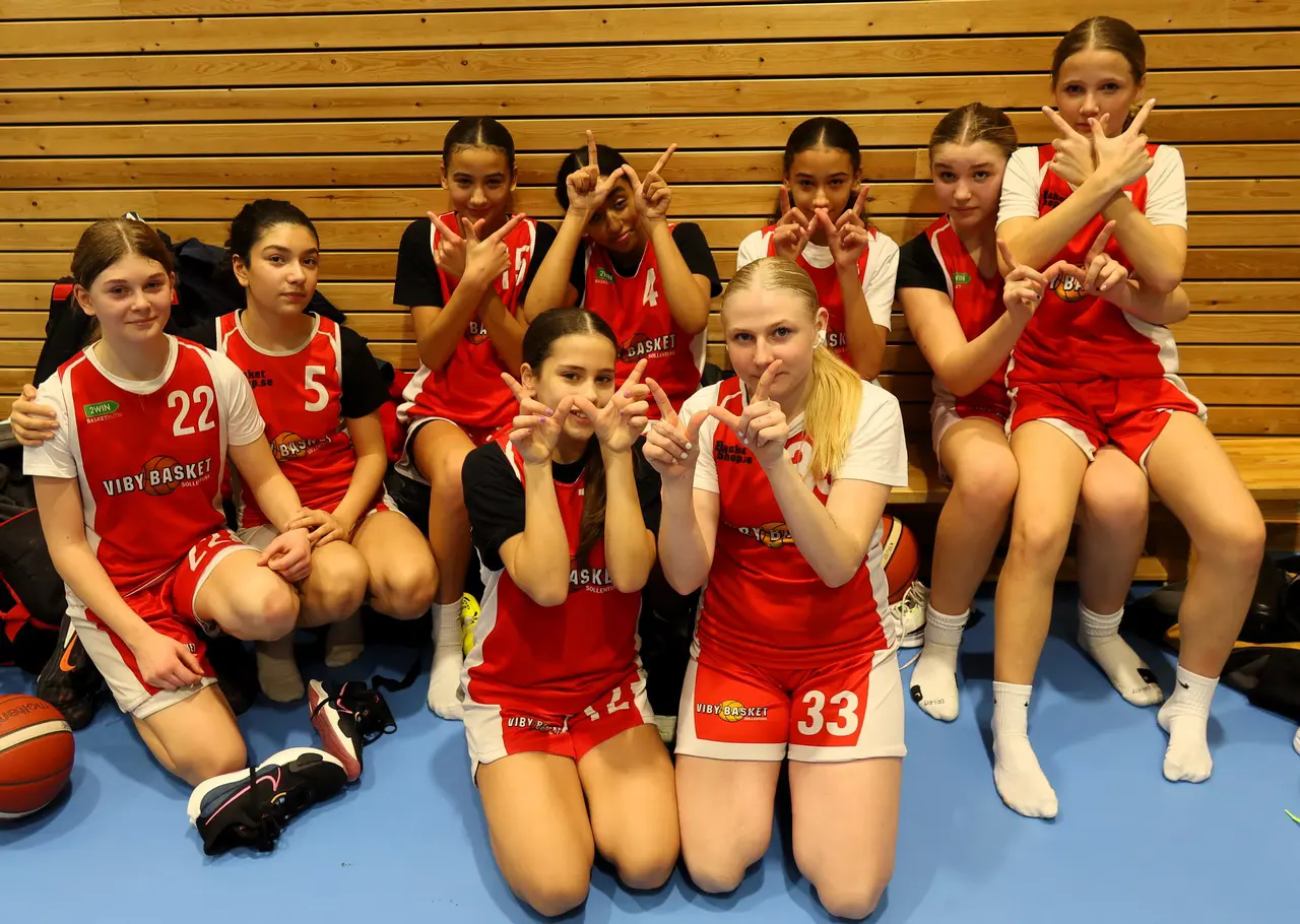 Röda laget efter segern mot Frysen (i F09 Nivå 1)