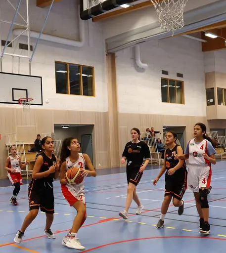 Vita laget besegrar FUBB