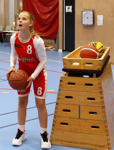 Finalisterna i skyttet! Aishani (vinnare), Tyra, Lisa o Elin M