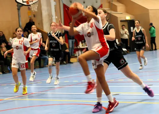 USM-omgång 3 för F09 på hemmaplan. Supertjejerna spelade fantastisk basket inför storpublik och vann mot Malbas men föll mot Högsbo o Södertälje.