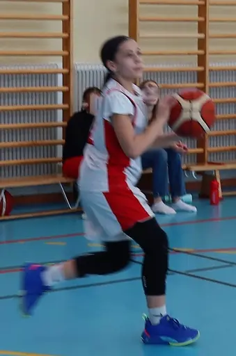 Supertjejerna bärgar ännu en vinst och tar sig till semifinal!