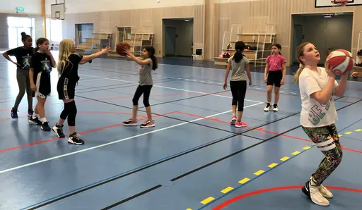 För att aktivera supertjejerna lite i påskhelgen körde vi en speciell Påsklovsträning