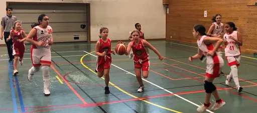 Viss storleksskillnad kan man notera... men det bekommer inte våra supertjejer!