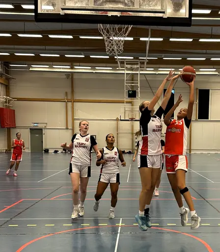 Röda laget efter segern mot Duvbo, Vita mot Central och en del bilder från Täbymatchen