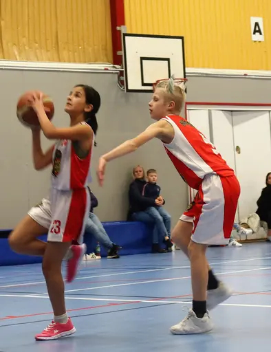Full fart i Häggvikshallen mot grabbarna från FUBB och Viby