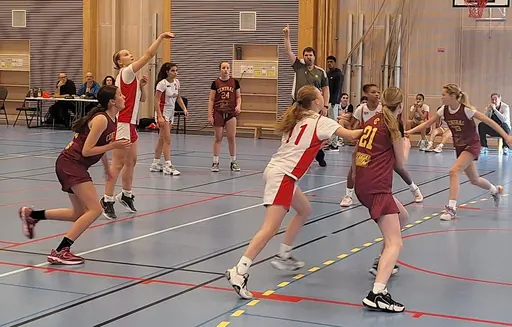 Röda laget efter segern mot Duvbo, Vita mot Central och en del bilder från Täbymatchen