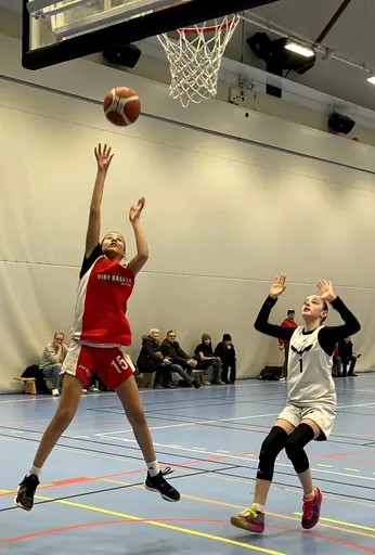 Vita laget besegrar FUBB och Frysen i helgens bortamatcher