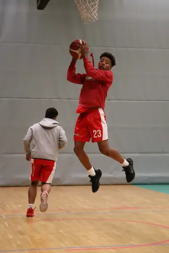 Samling och taktiksnack inför Blackebergs Basket Cup, september 2022