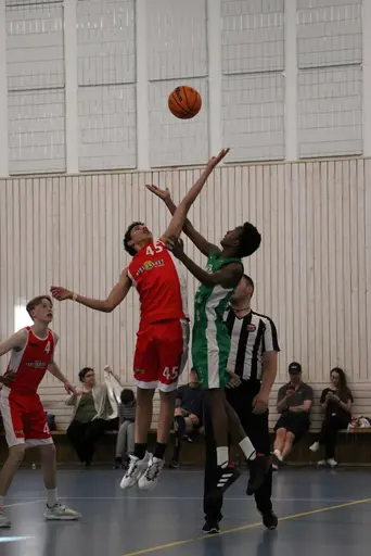 Bildserie från Göteborgs basketfestival där P08 Röd deltog i maj 2022