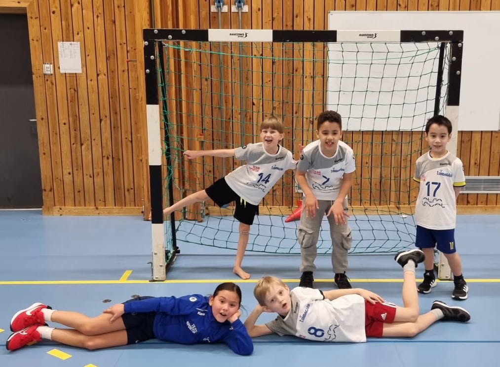 Atlas, Adam, Andreas, Zoey och Melvin hade roligt på handbollsfestivalen