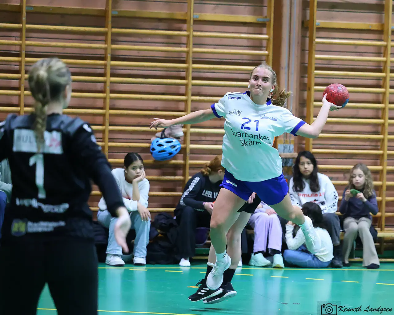 Lovisa Hult - tremåls skytt mot Farmen