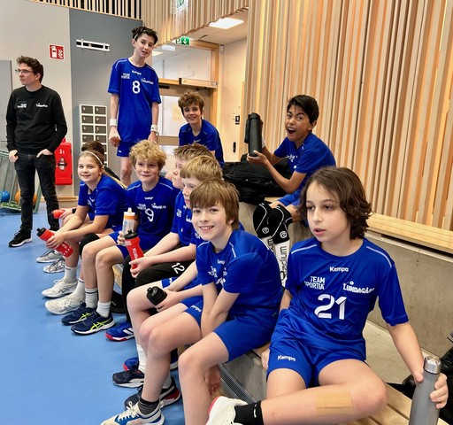 Förstärkta P11 inför matchstart.