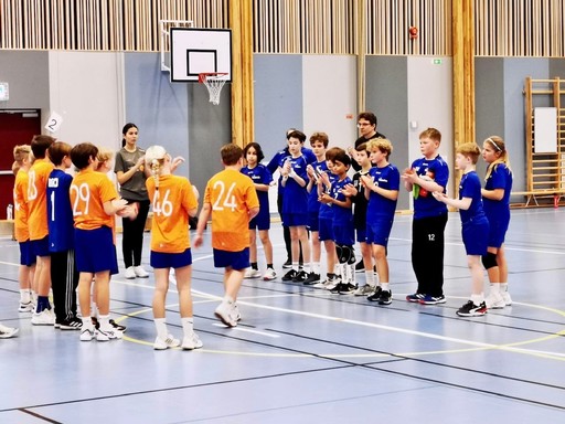 Förstärkta P11 inför matchstart.