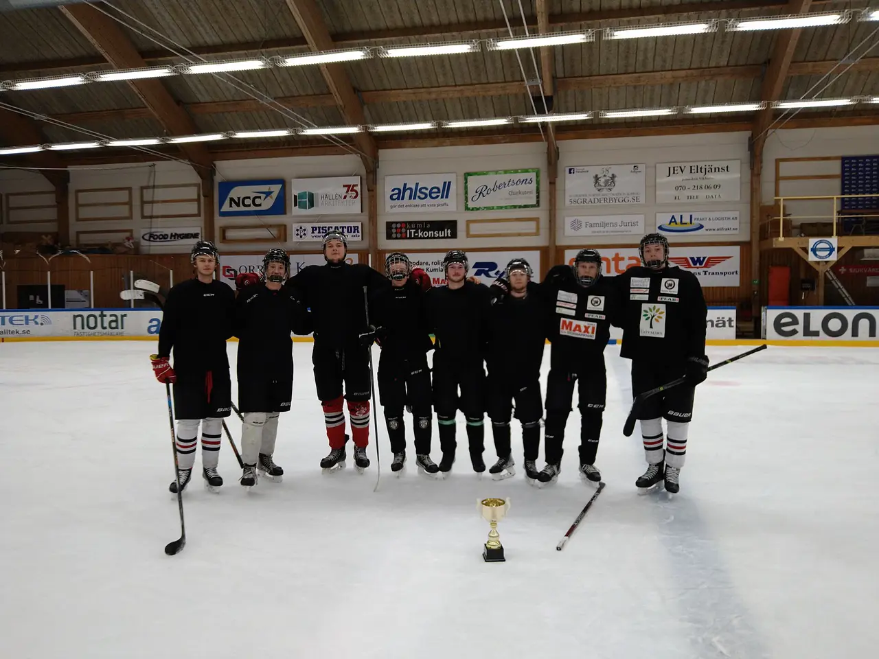 HV71 kompletterat med Karlman och Jeppe pga saknade spelare.