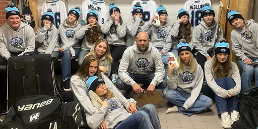 Laget i sina nya hoodies och mössor sponsrade av CarAudio. Det tackar vi för!