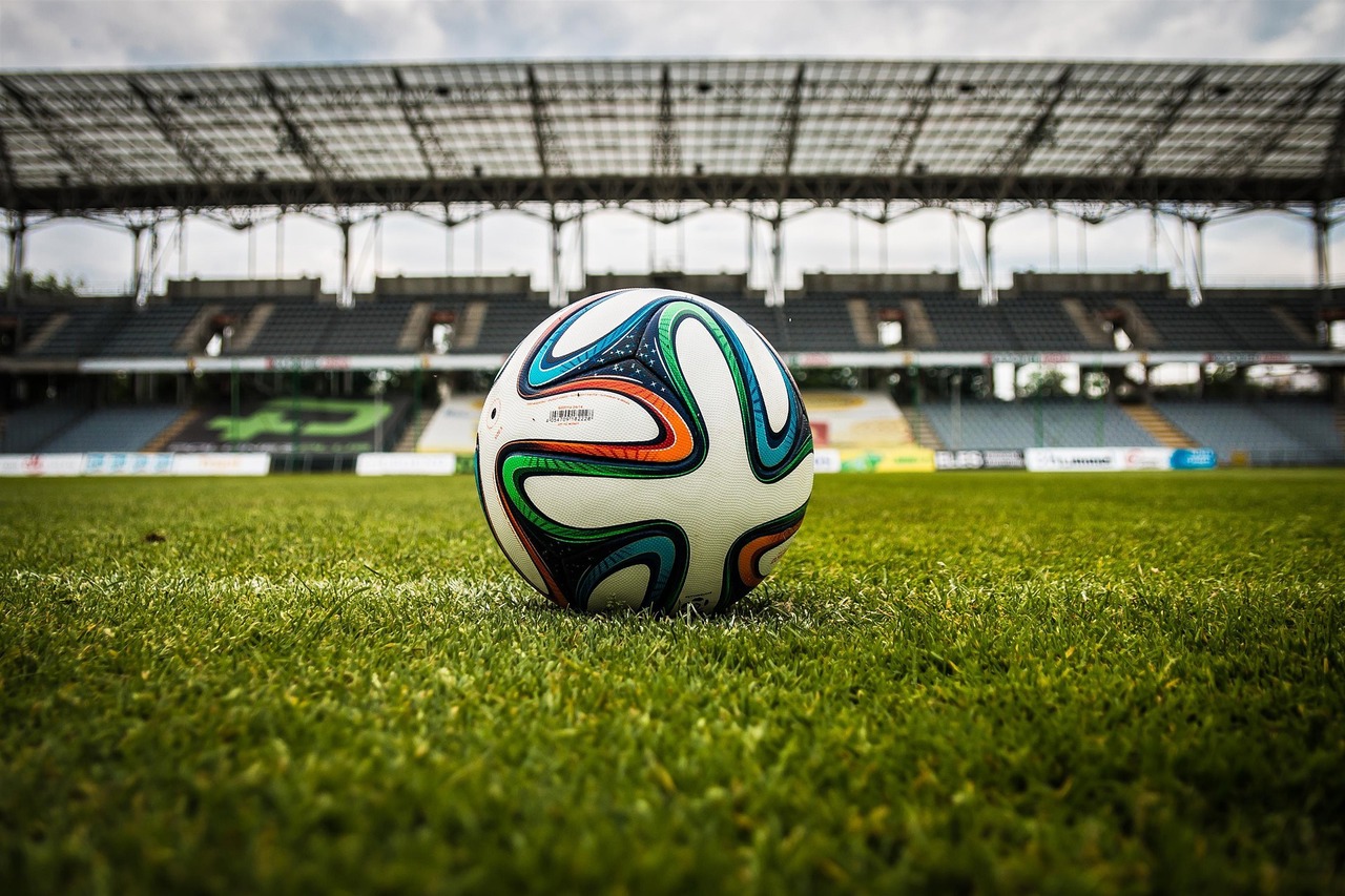Fotboll på gräsplan