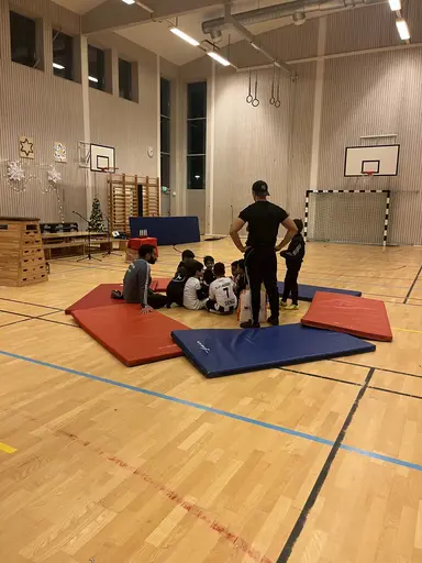 Det blev en match mot föräldrarna som sen avslutades med julfika🎅