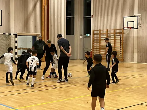 Det blev en match mot föräldrarna som sen avslutades med julfika🎅