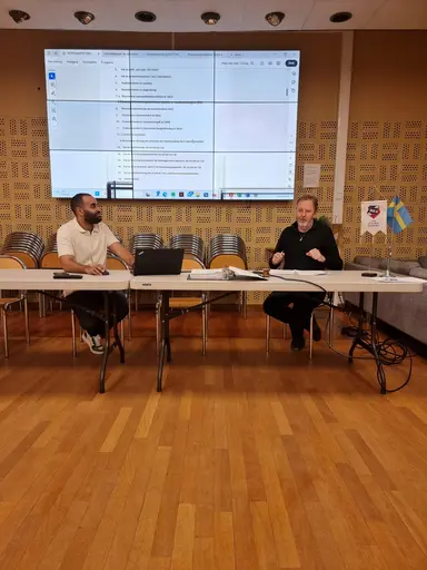 Årsmötesordf. Roger Kristensson tillsammans med årsmötessekreterare Roberto Fortes da Cruz gick igenom de sedvanliga handlingarna..