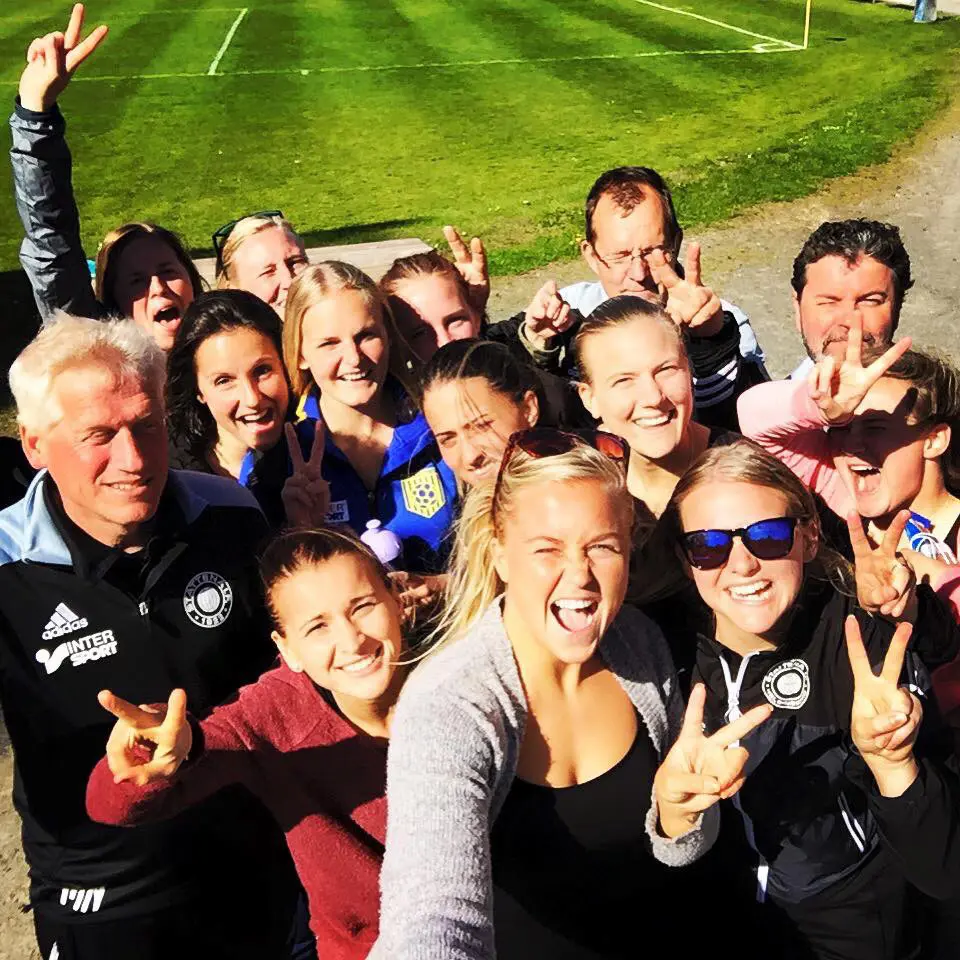 Segertjejerna i bortamatchen mot Asarum.