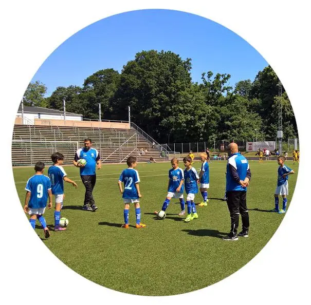P07orna värmer upp inför matchen mot Spanska Akademin