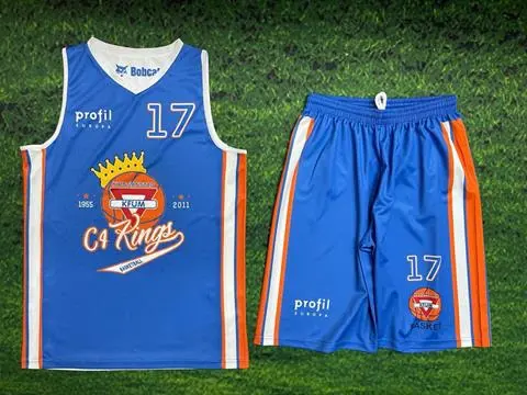Exempel på innehåll i webbshopen. Övre bilder; Casual-tröjor - Vänster nere; Practice jersey - Höger nere;Basic hood