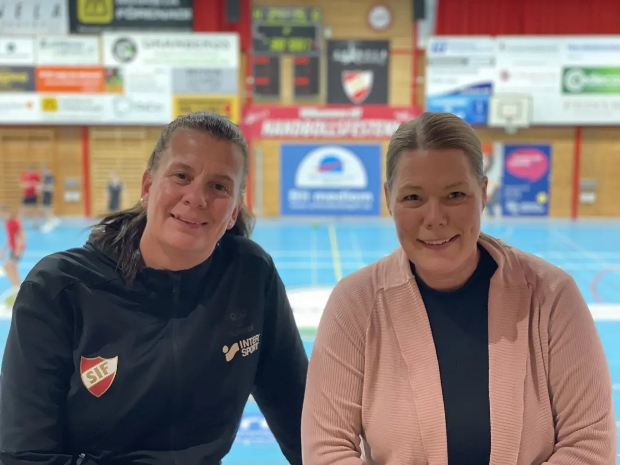 Anna-Karin Jernström och Karolina Haglund - Skånela IFs trygghetsstödjare