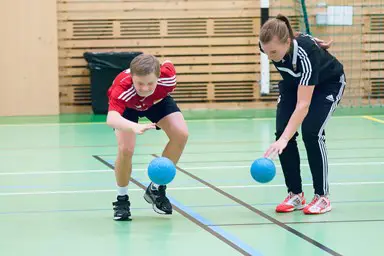 Filip Pettersson tillsammans med ledaren Elin Ståhl