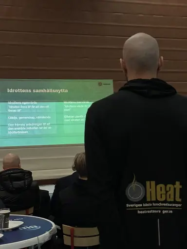 Nätverksfrukost med fokus på hur näringslivet och föreningslivet kan samarbeta.