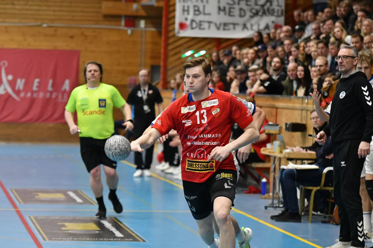 #13 Simon Lindberg