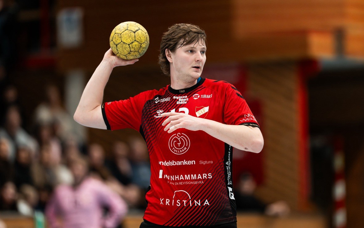 #13 Simon Lindberg