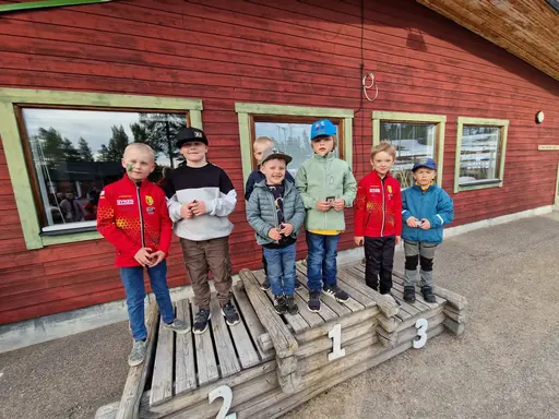 En stor del av ungdomarna samlade