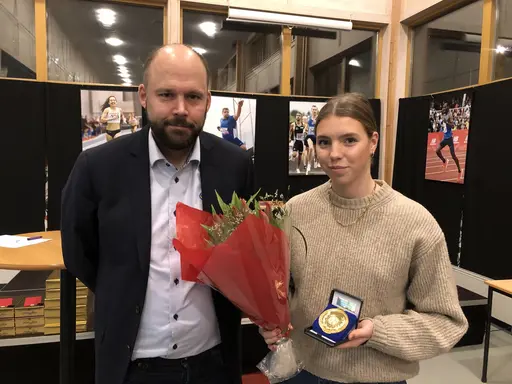 Johan Storåkers (ordf Svenska Friidrottsförbundet) och Josefin Wikfeldt