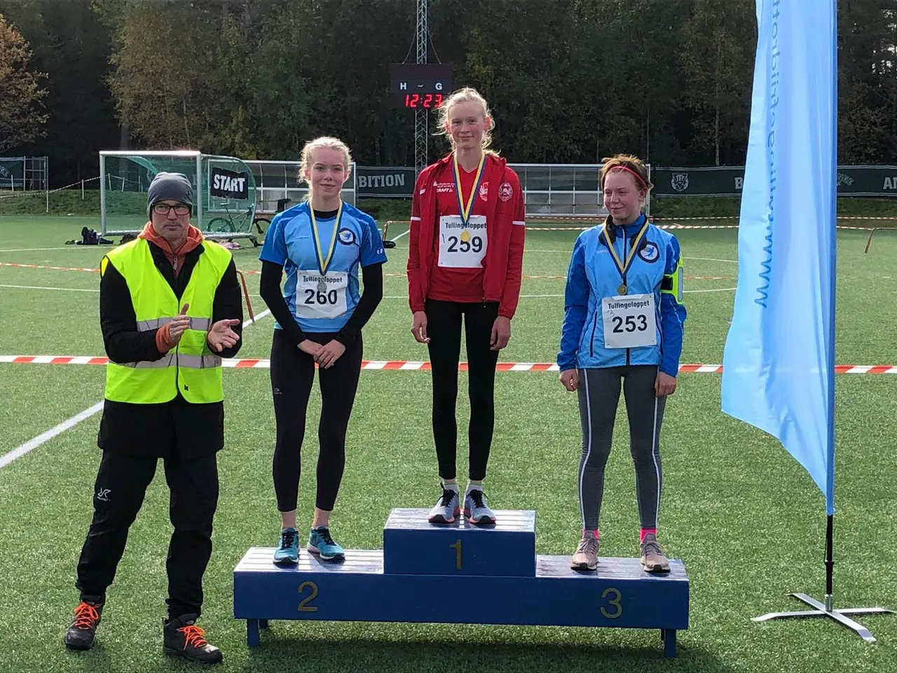 Ida hade en fin helg med guld i stafett-DM på lördagen och här ovan guld på 5km i Tullingeloppet.