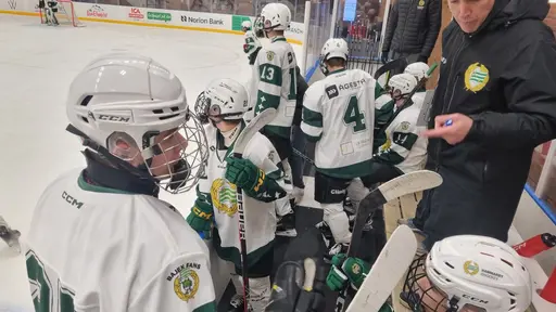 Övertygande 5-0 till Bajen J18 i seriepremiären. Foto: Ettan