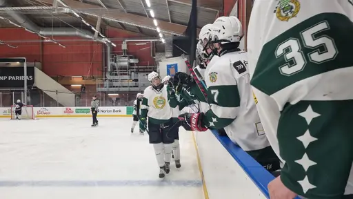 Övertygande 5-0 till Bajen J18 i seriepremiären. Foto: Ettan