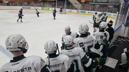 Övertygande 5-0 till Bajen J18 i seriepremiären. Foto: Ettan