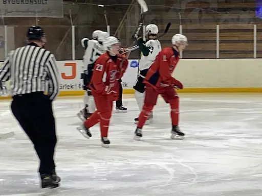 Bajen kämpar mot Tumba och Brinken. 