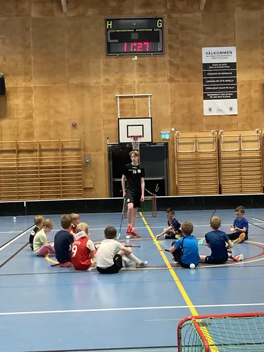 Lite bilder från innebandydagis & innebandyskolan.