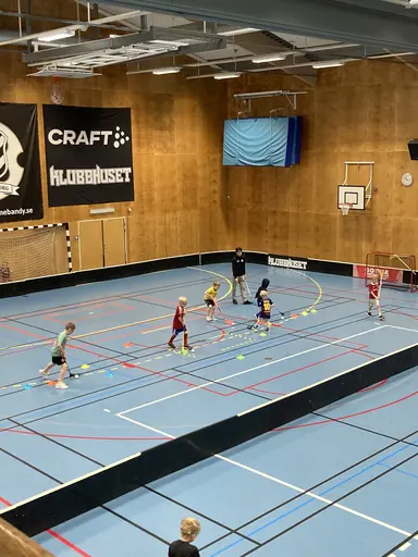 Lite bilder från innebandydagis & innebandyskolan.