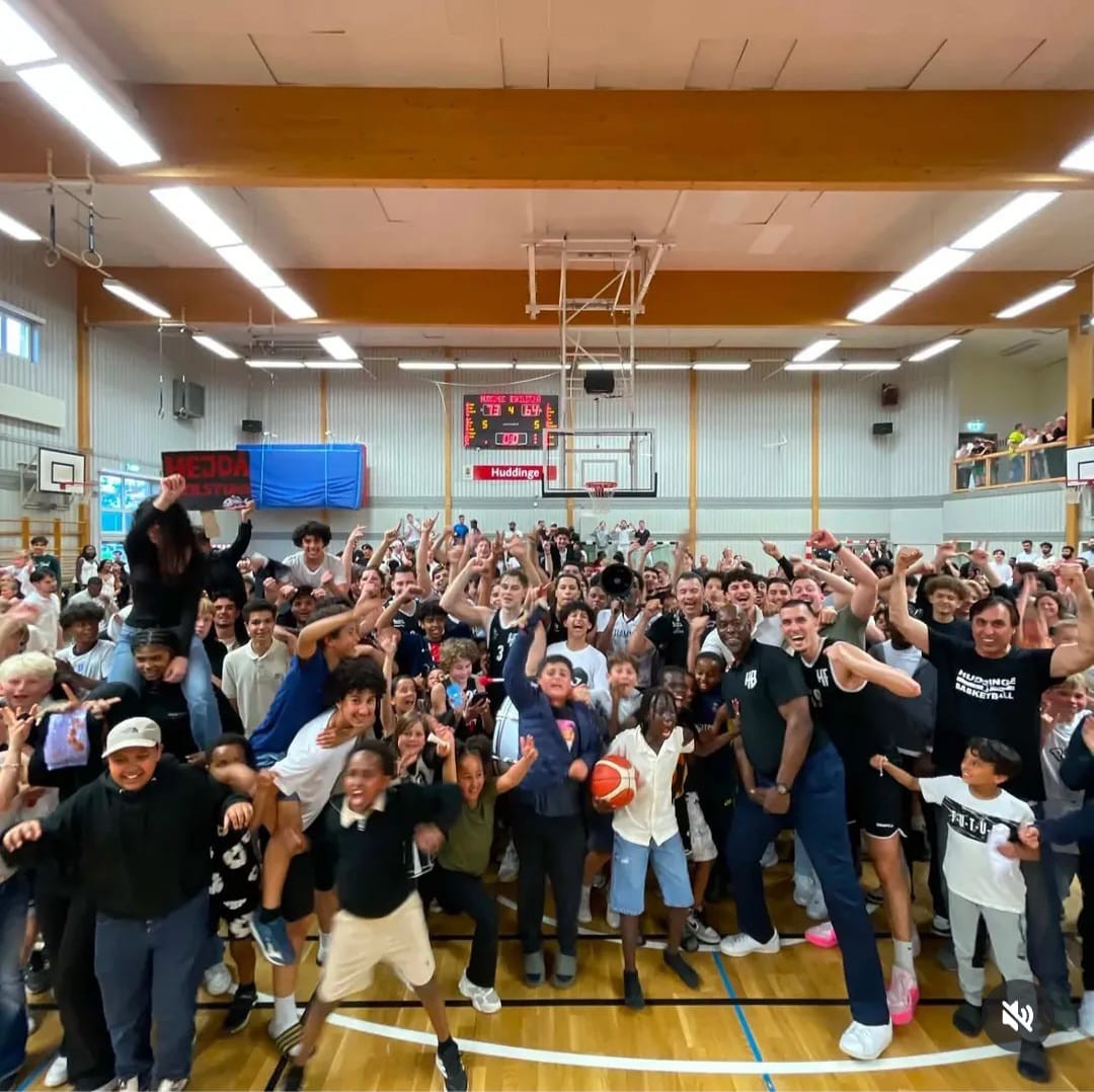 The Huddinge Basketball family!