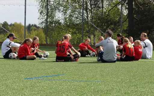 Foto: @skarviknina_fotboll