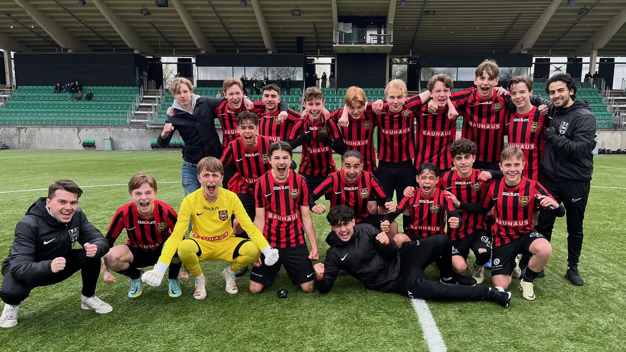 BP:s gäng jublar efter 5–1 mot Hammarby TFF på Hammarby IP under söndagskvällen.