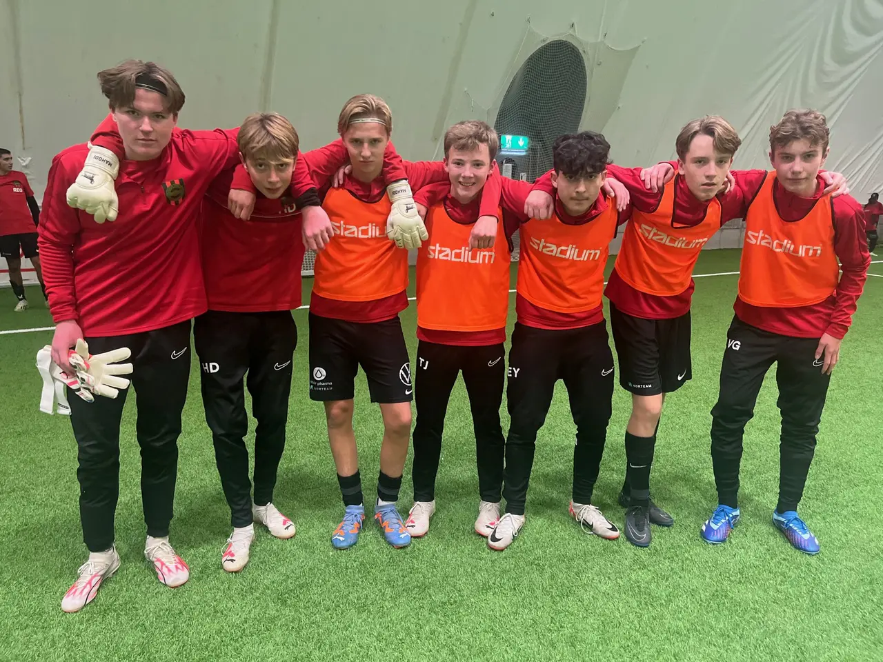 Vinnargänget från vänster: Ludde, Hannes, Tom, Tim J, Ermal, Anton, Victor.