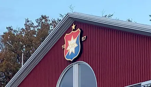 Våra första riktiga 7-mannamatcher spelades på ÖIS-gården och inleddes med storm, åska och hagel, samt ett kortare avbrott men därefter fick vi en eftermiddag med glada tjejer och bra spel.