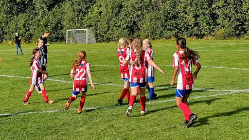 Målkalas på Yttern, spelmässigt jämnt, men där YIS var väldigt effektiva framför mål.