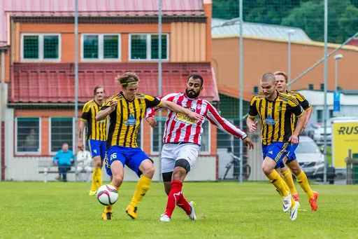 Många fina Strandbilder igen. Återigen tvingas Joakim använda paraplyet
